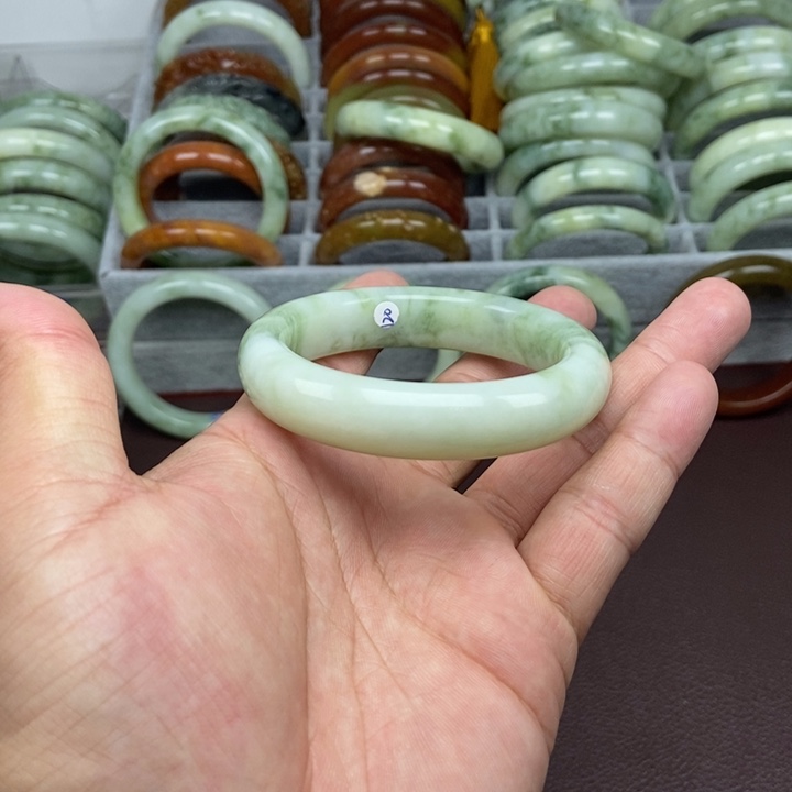 蛇纹石玉手镯未镶嵌哎****呀