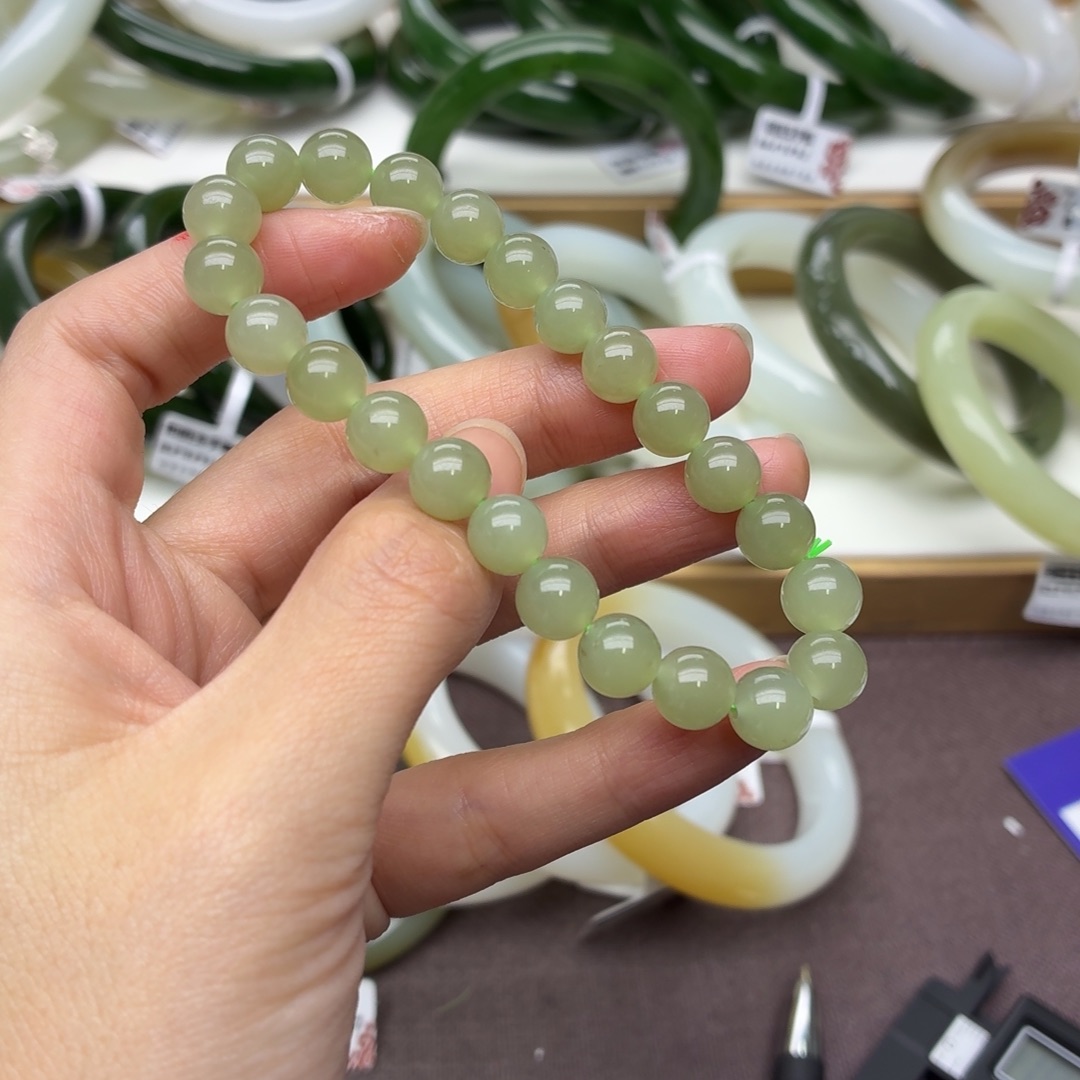 和田玉未镶嵌手镯