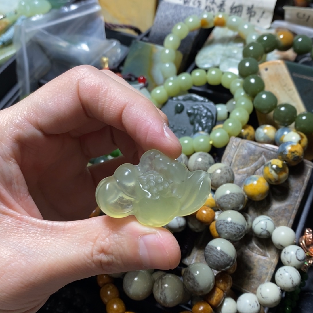 蛇纹石玉未镶嵌颈饰