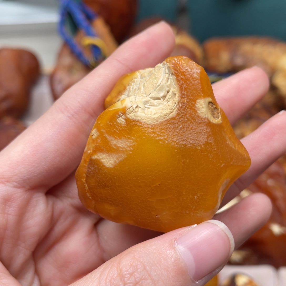 琥珀珠宝奇石未镶嵌