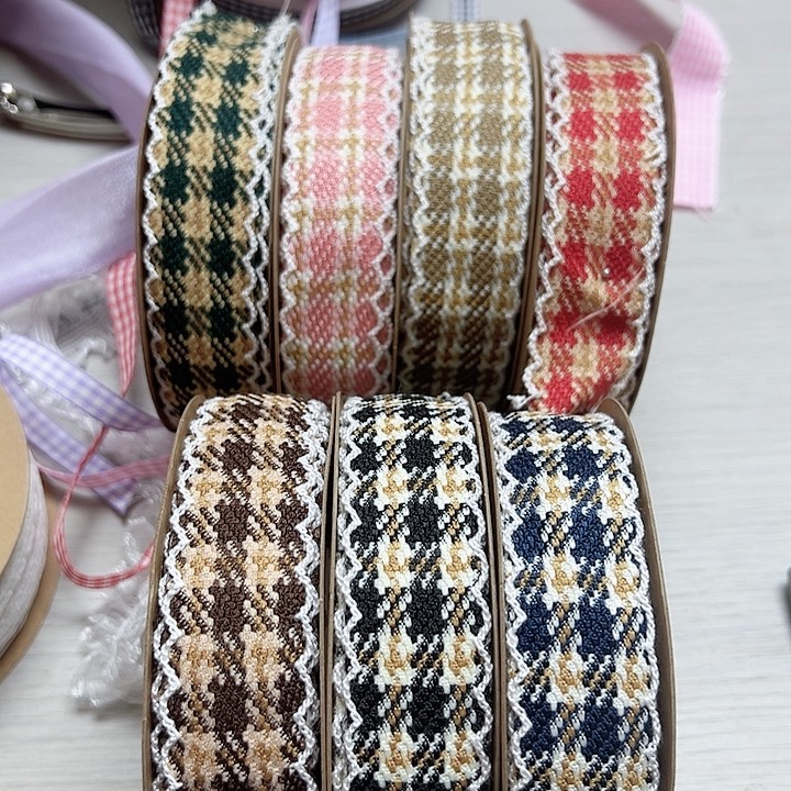 2.6的勾边毛呢格子7色各10码材料