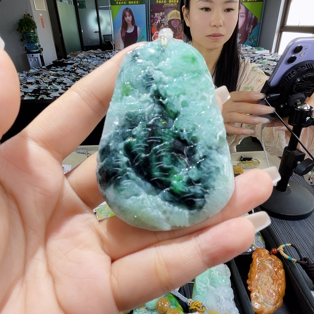 颈饰未镶嵌翡翠一