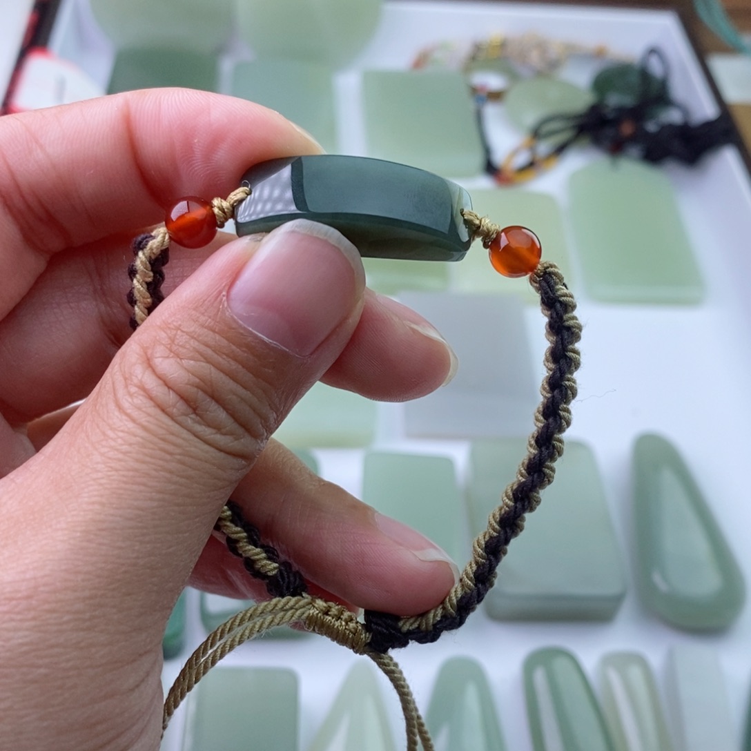 和田玉颈饰未镶嵌