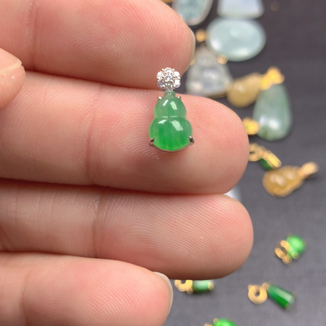 【闪购商品】颈饰18K金镶嵌翡翠杨**娘翡翠