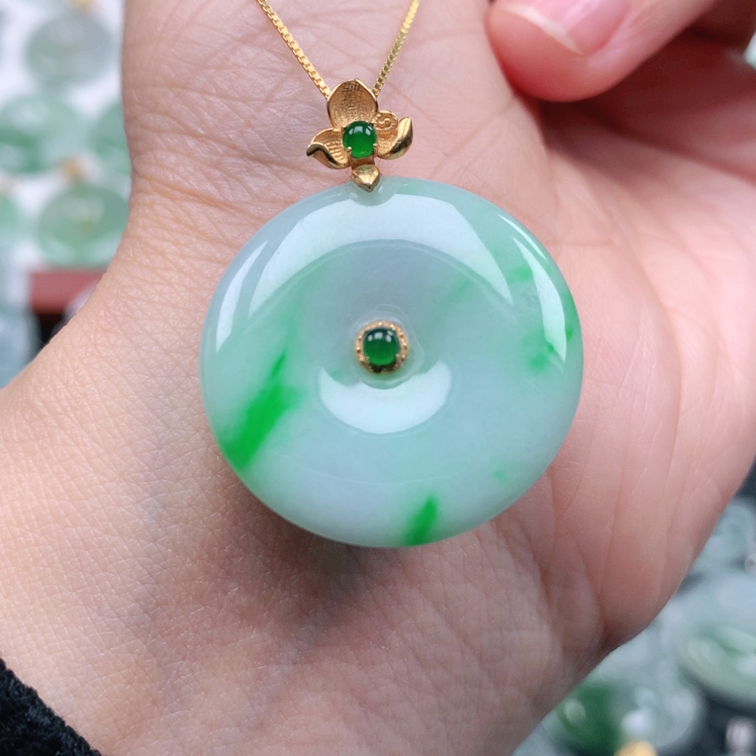 翡翠吊坠(不含链)18K金镶嵌