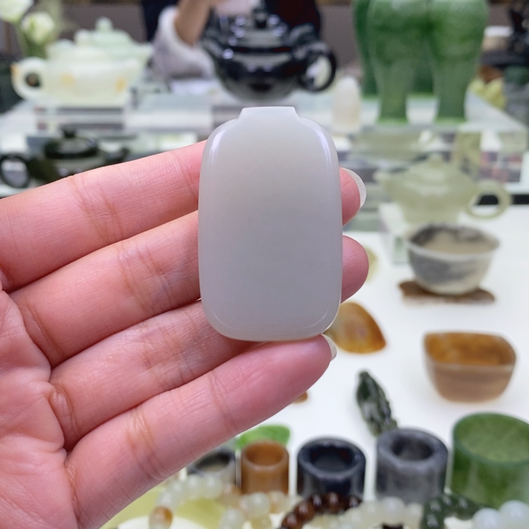 和田玉牌子未镶嵌一****?