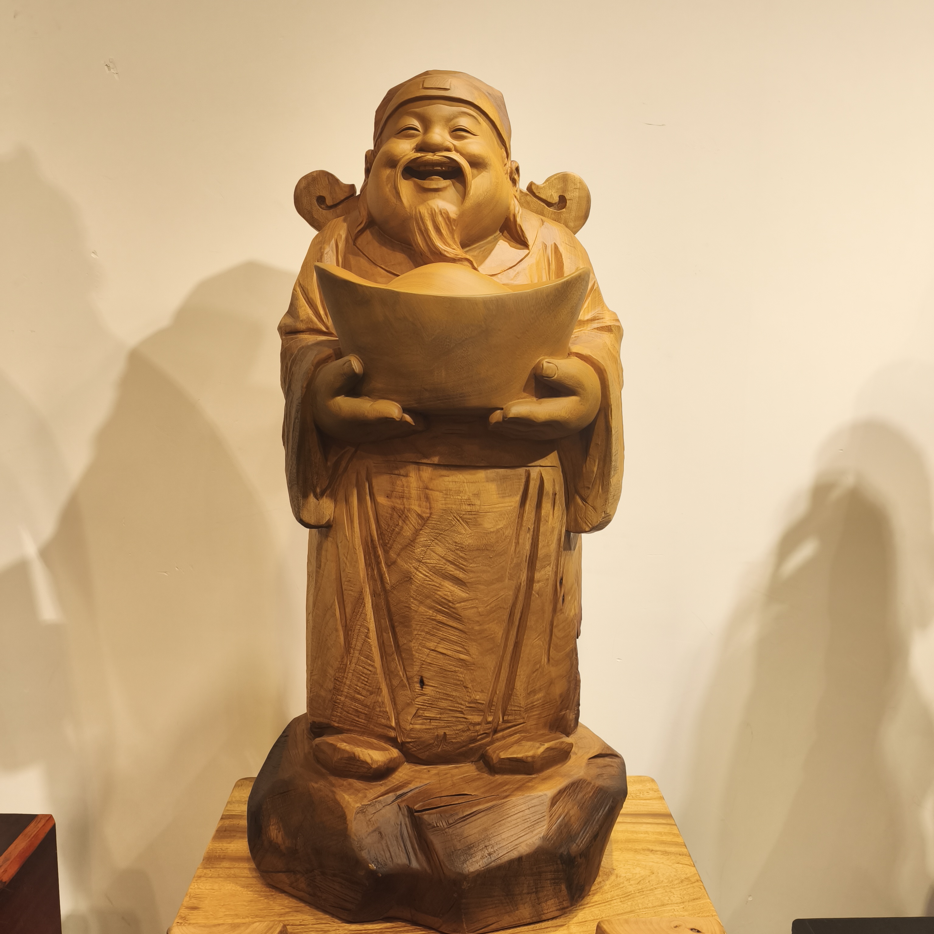 《文财神 元宝款》香樟木 尺寸：46-44-98