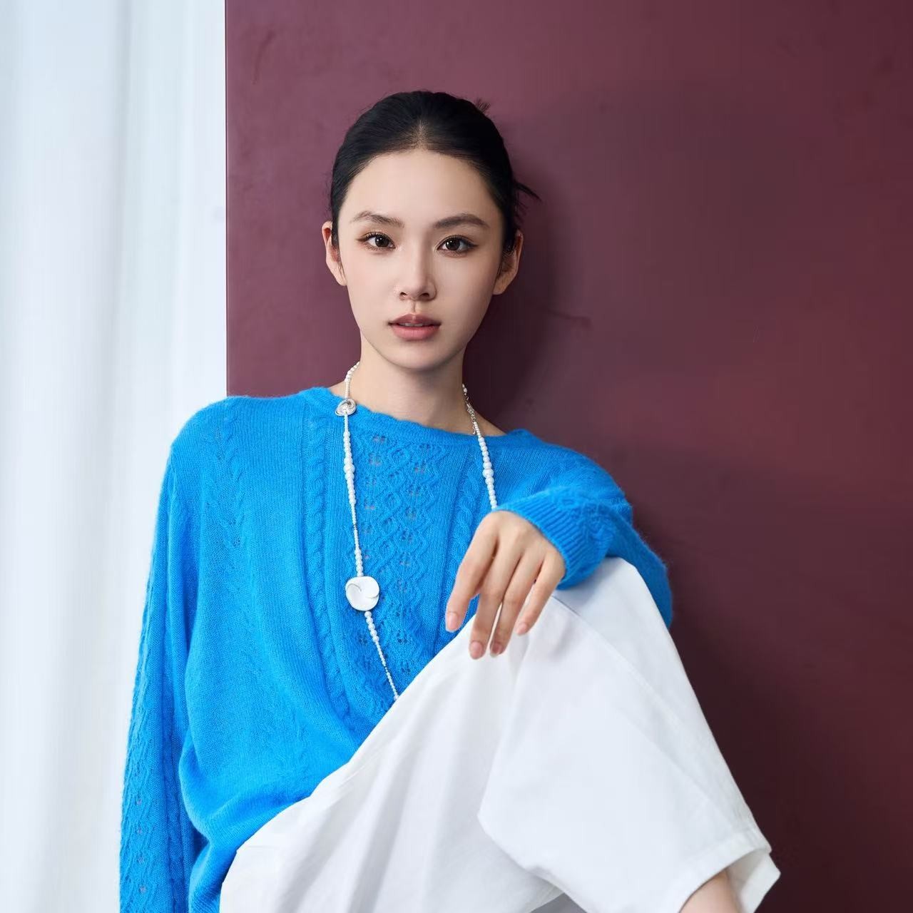俪妍新品镂空蓝色毛衫