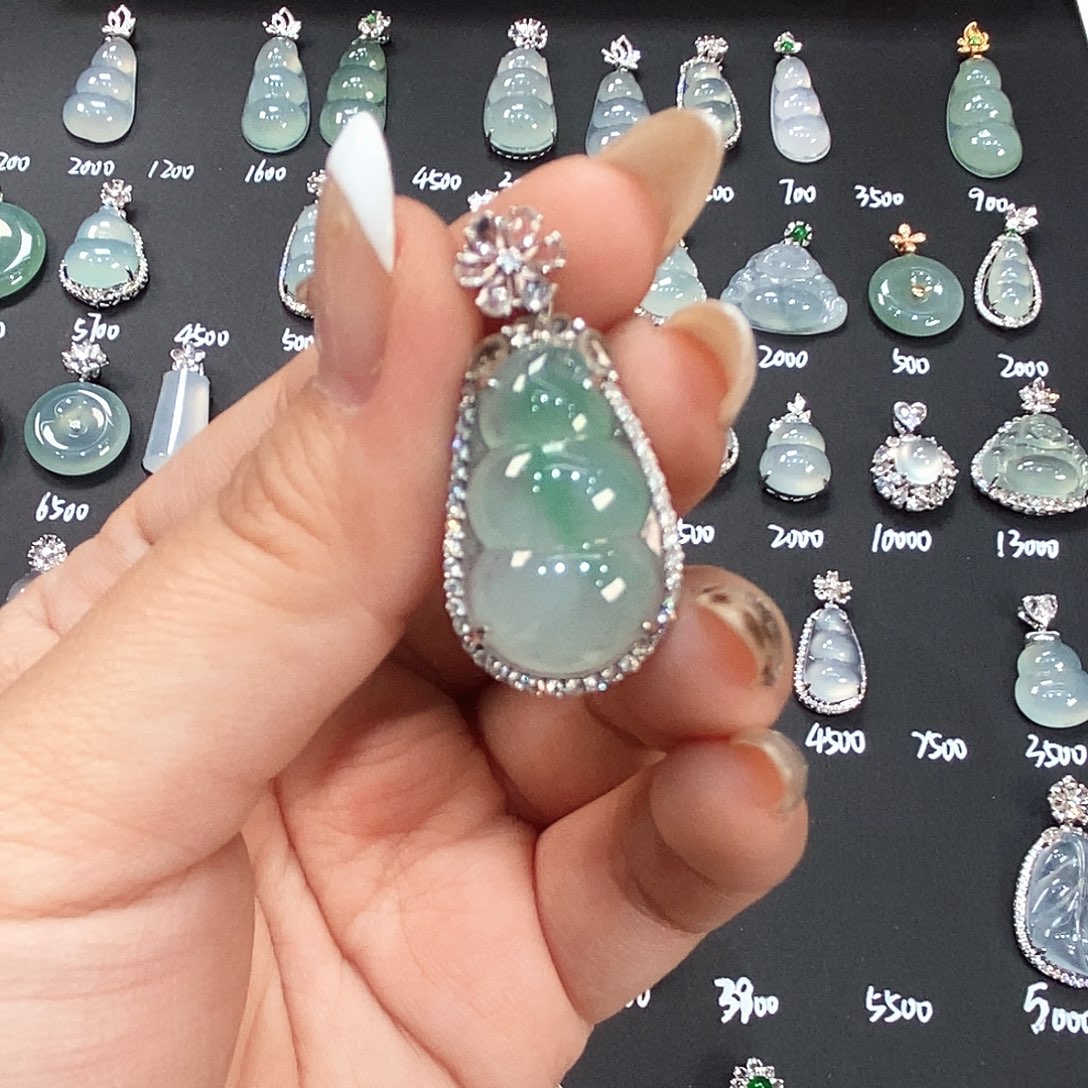 ****Z翡翠18K金镶嵌颈饰