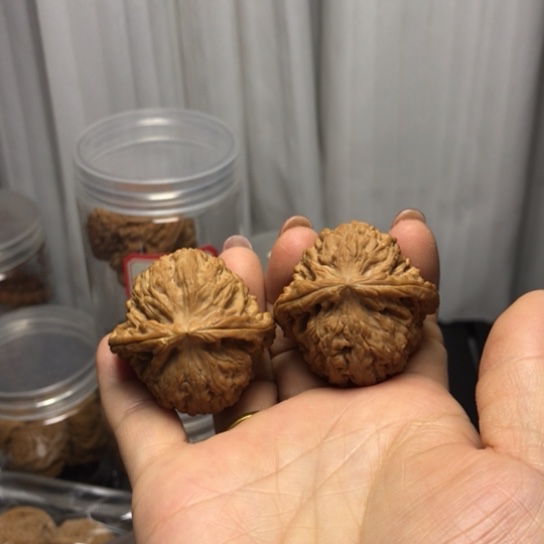 文玩核桃吊坠南疆全品一只有点小黄尖