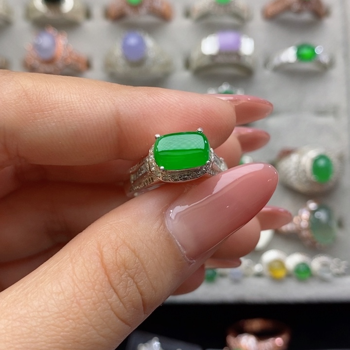 翡翠戒指未镶嵌蛋面