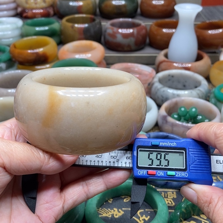 石英质玉未镶嵌手镯