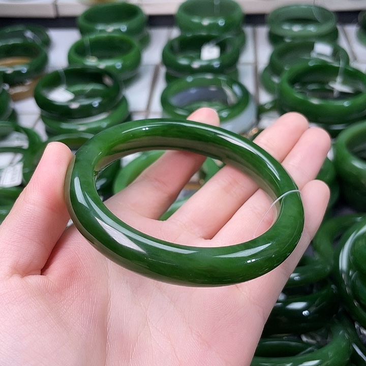 和田玉（碧玉）未镶嵌手镯