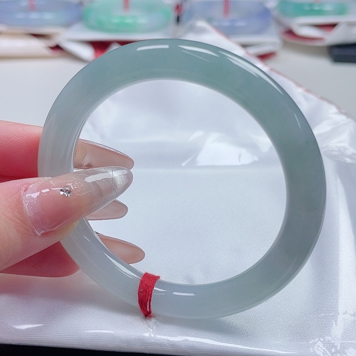 翡翠手镯未镶嵌缅甸