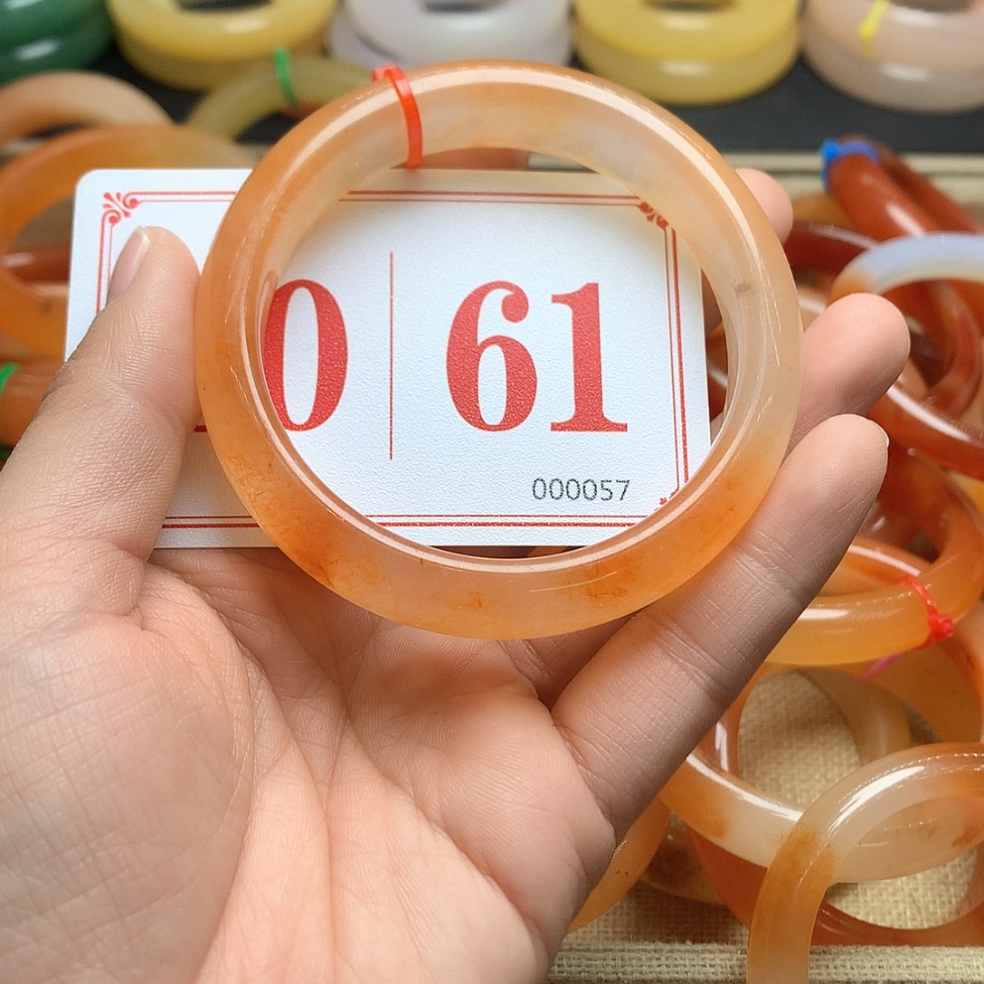未镶嵌石英质玉（黄龙玉）手镯三*