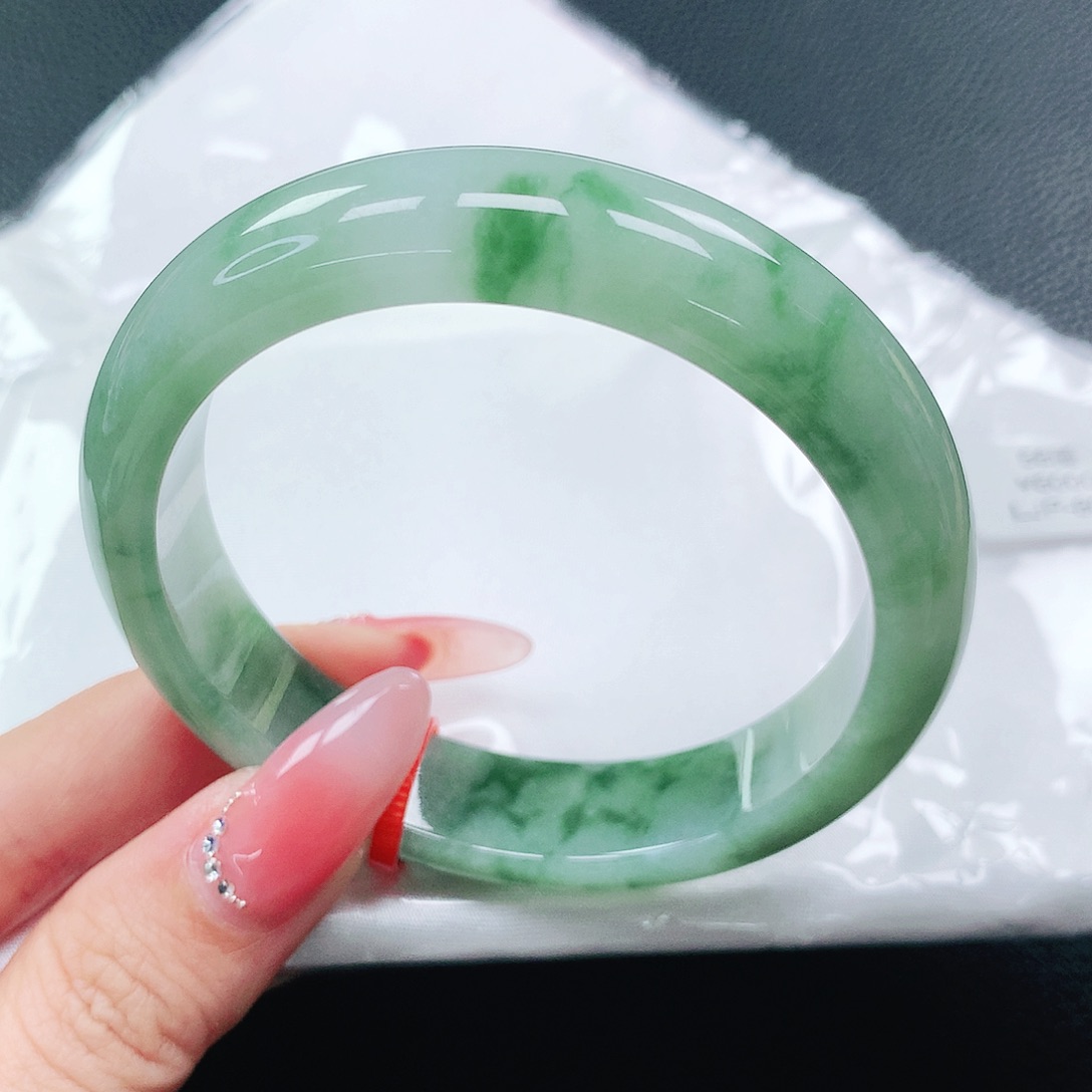 翡翠手镯未镶嵌57圈