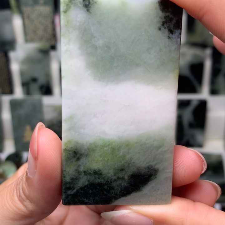 独山玉颈饰未镶嵌