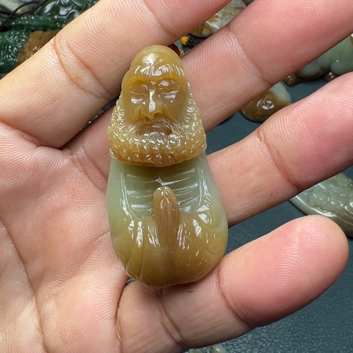 和田玉未镶嵌把件