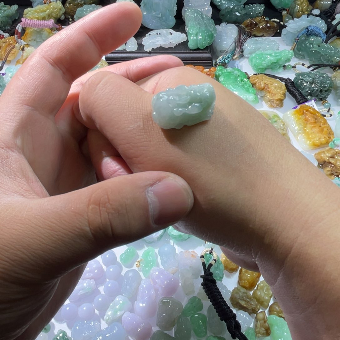 翡翠颈饰未镶嵌天然