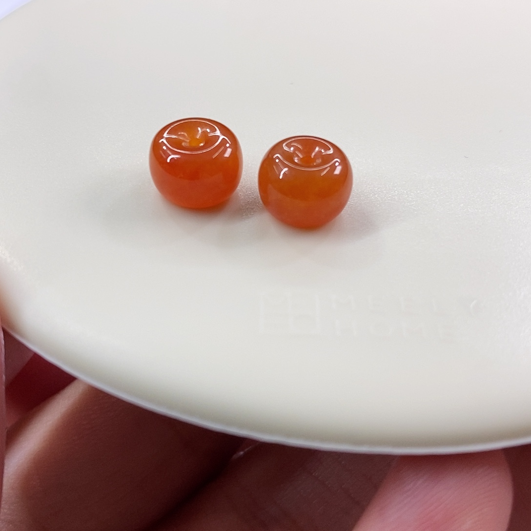 颈饰未镶嵌翡翠一对柿子红