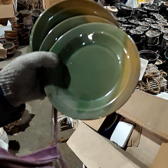 绿泥盘子碗茶壶啥都有