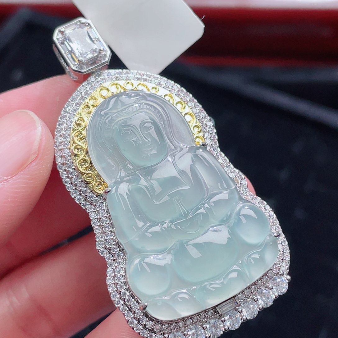 翡翠颈饰未镶嵌680，