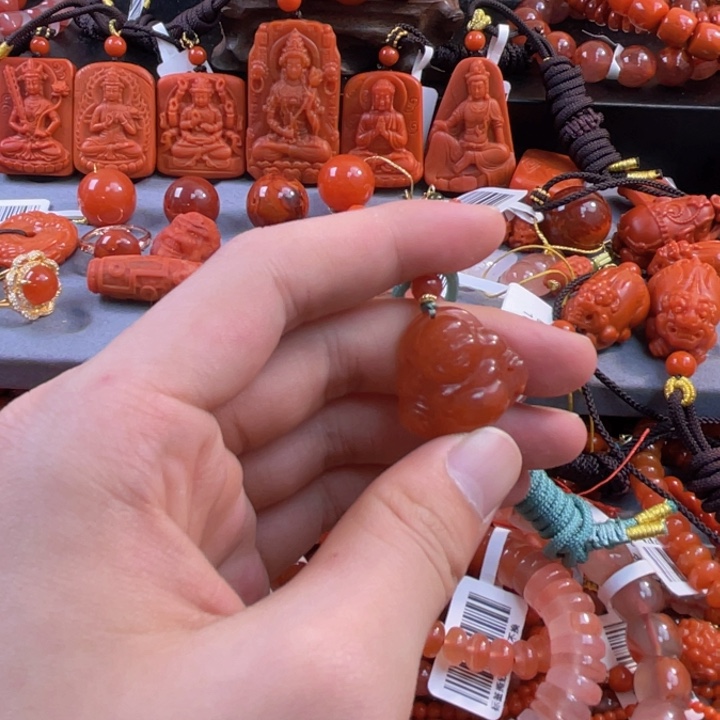 南红玛瑙多样性发一未镶嵌弥勒冰飘吊坠