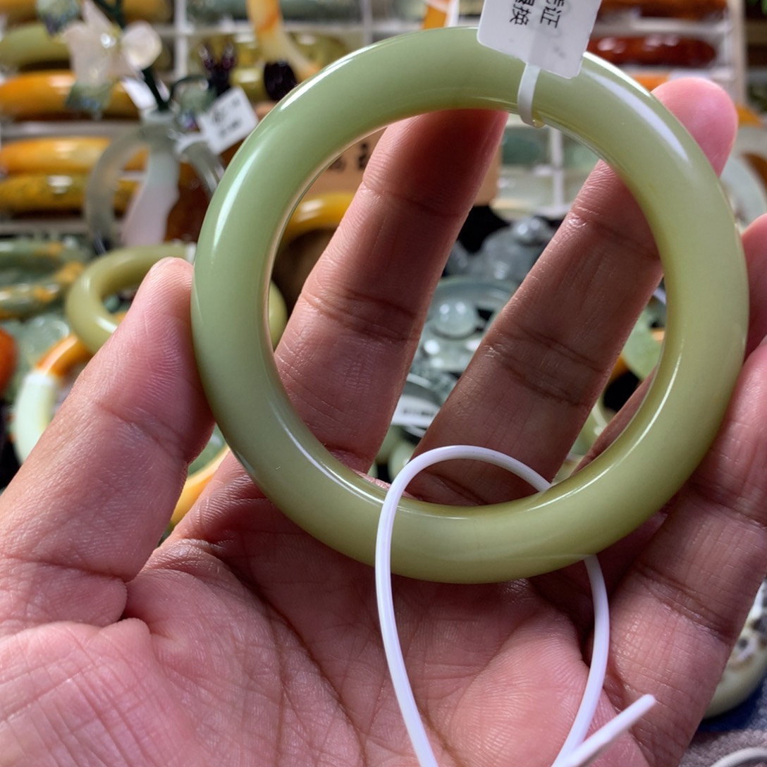 蛇纹石玉手镯未镶嵌刘*