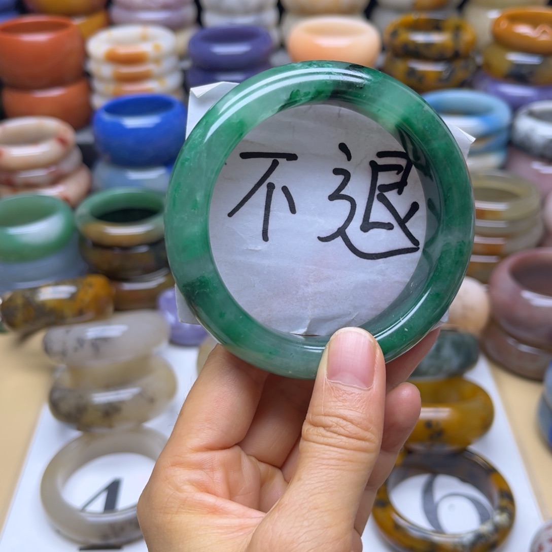 未镶嵌手镯石英质玉