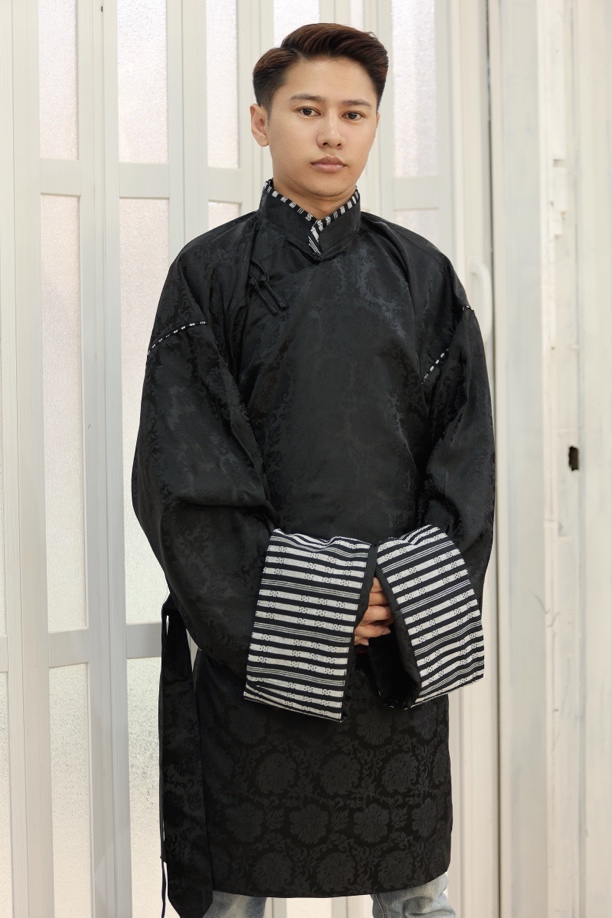 缎面提花藏式风格男装藏袍黑色