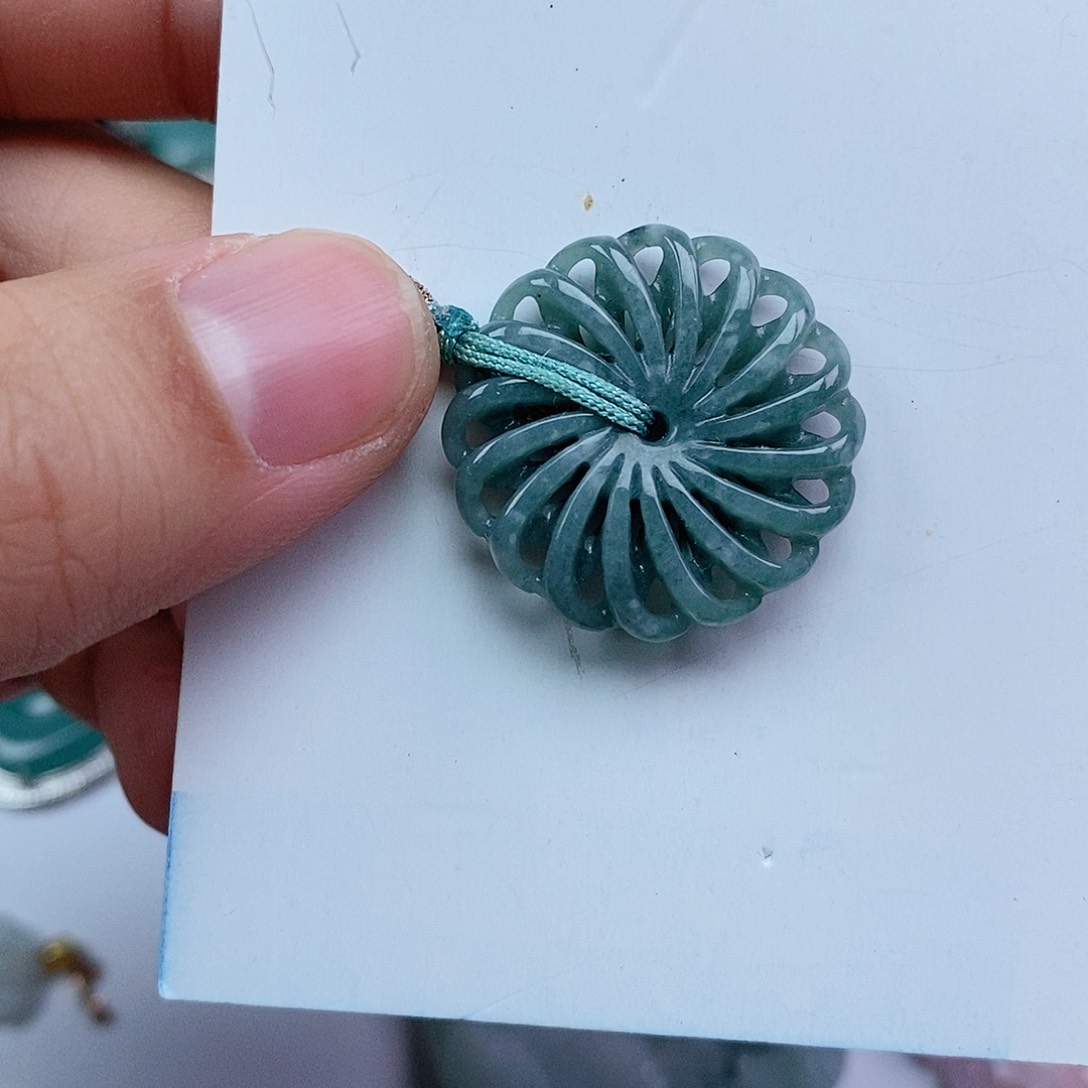 翡翠颈饰未镶嵌纯天然