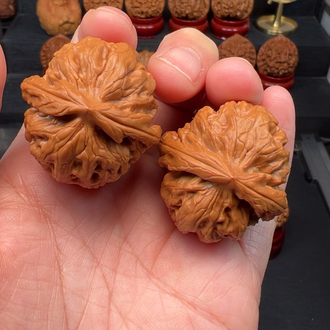 文玩核桃吊坠36红锦鲤