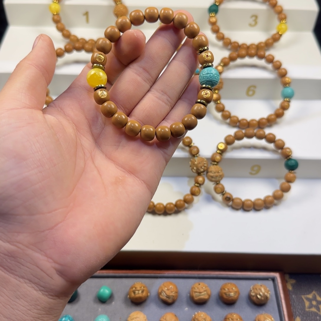 .****.无瑕疵一套包邮新款送合成配饰