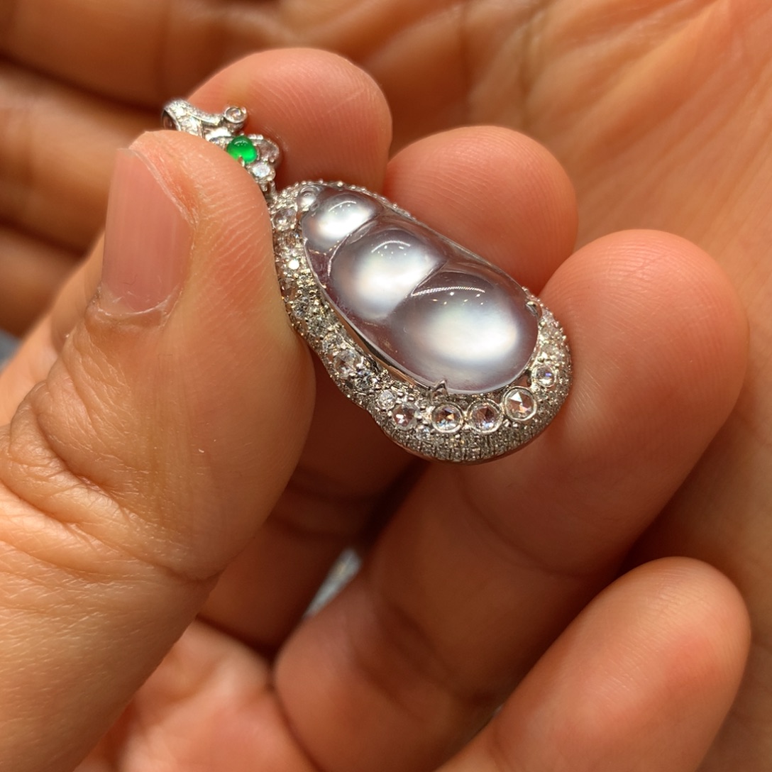 翡翠颈饰18K金镶嵌吊坠