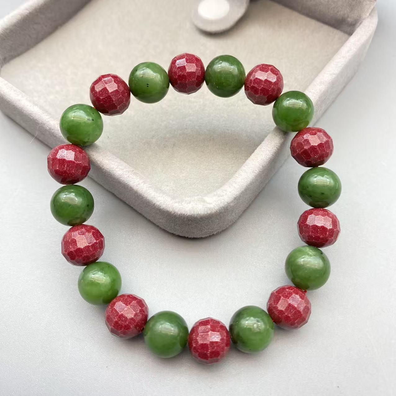 含辰砂工艺品GS291-紫色雕刻刻面珠配绿色珠单圈手串