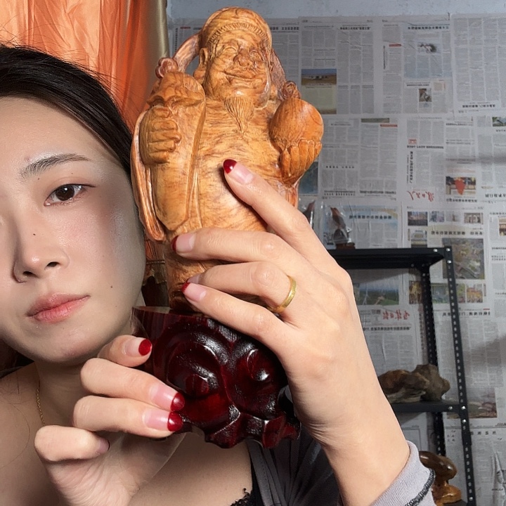 缘***空琥珀木摆件 笑面财神爷