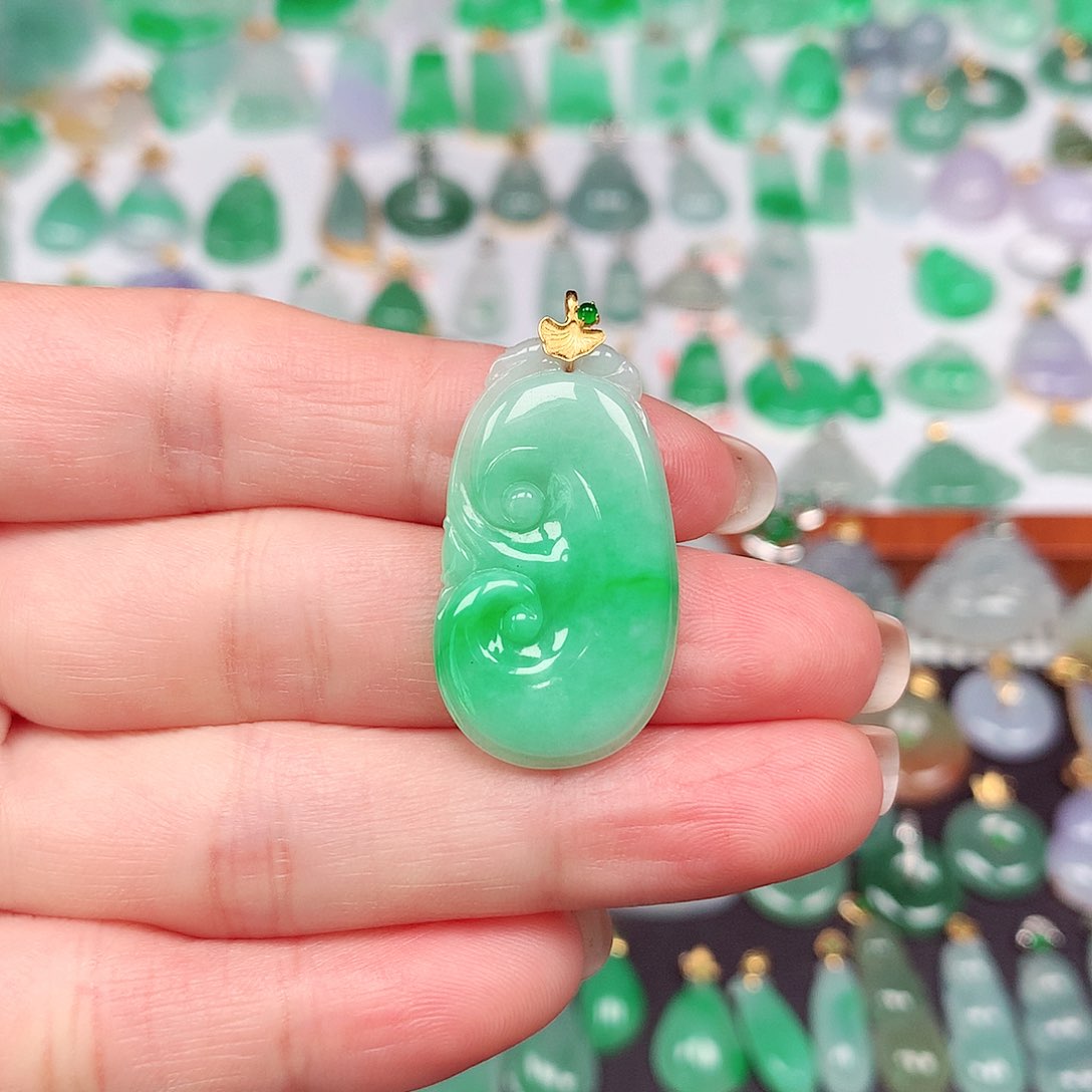 翡翠颈饰18K金镶嵌天然翡翠A货