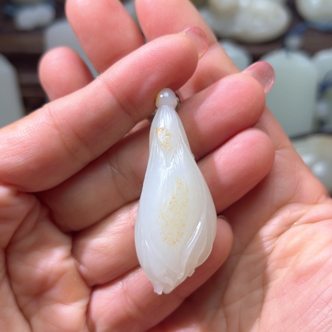 和田玉颈饰未镶嵌故**云