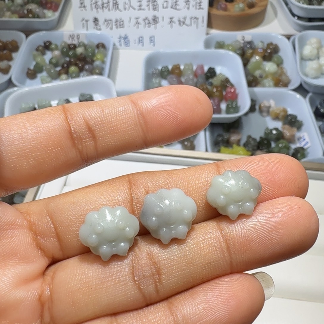 鼓***ᗢ和田玉未镶嵌珠宝奇石