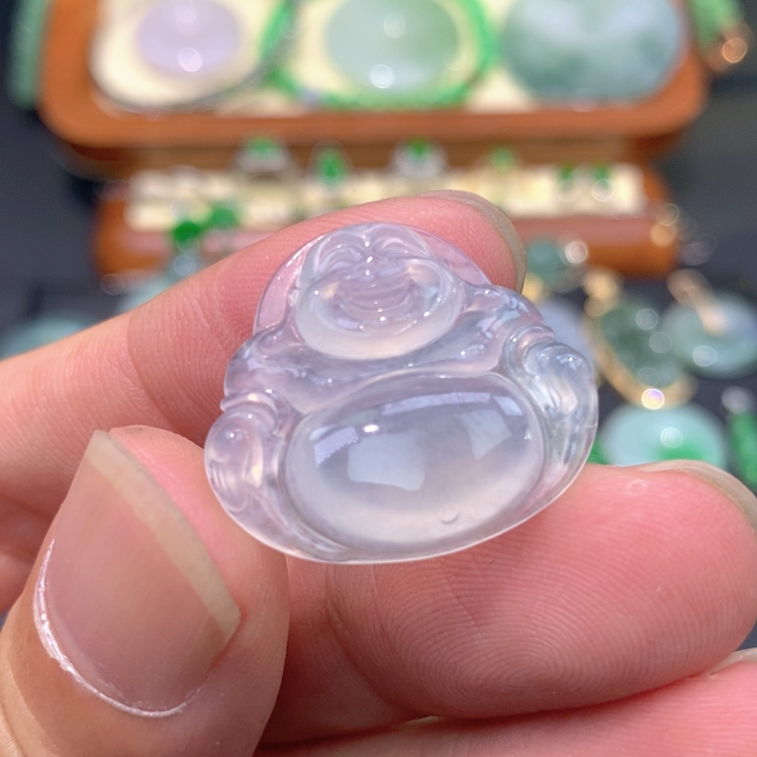 翡翠未镶嵌颈饰佛