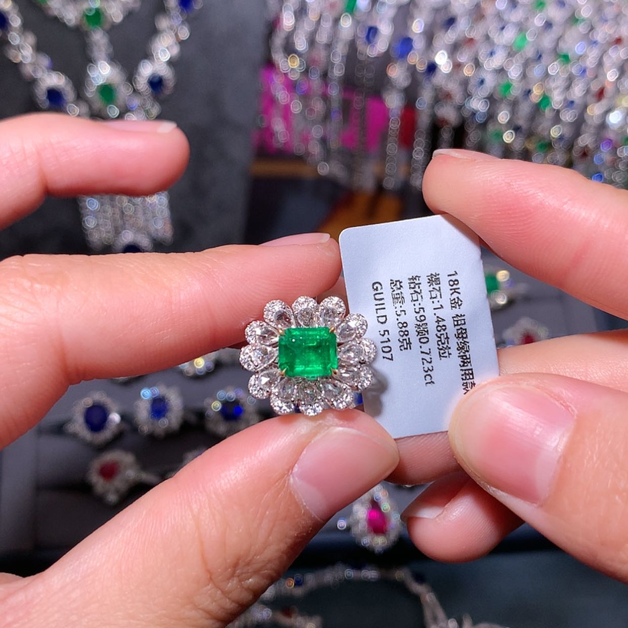 【闪购商品】祖母绿戒指18K金镶嵌