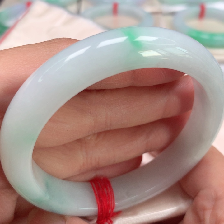 翡翠手镯未镶嵌白底青54号