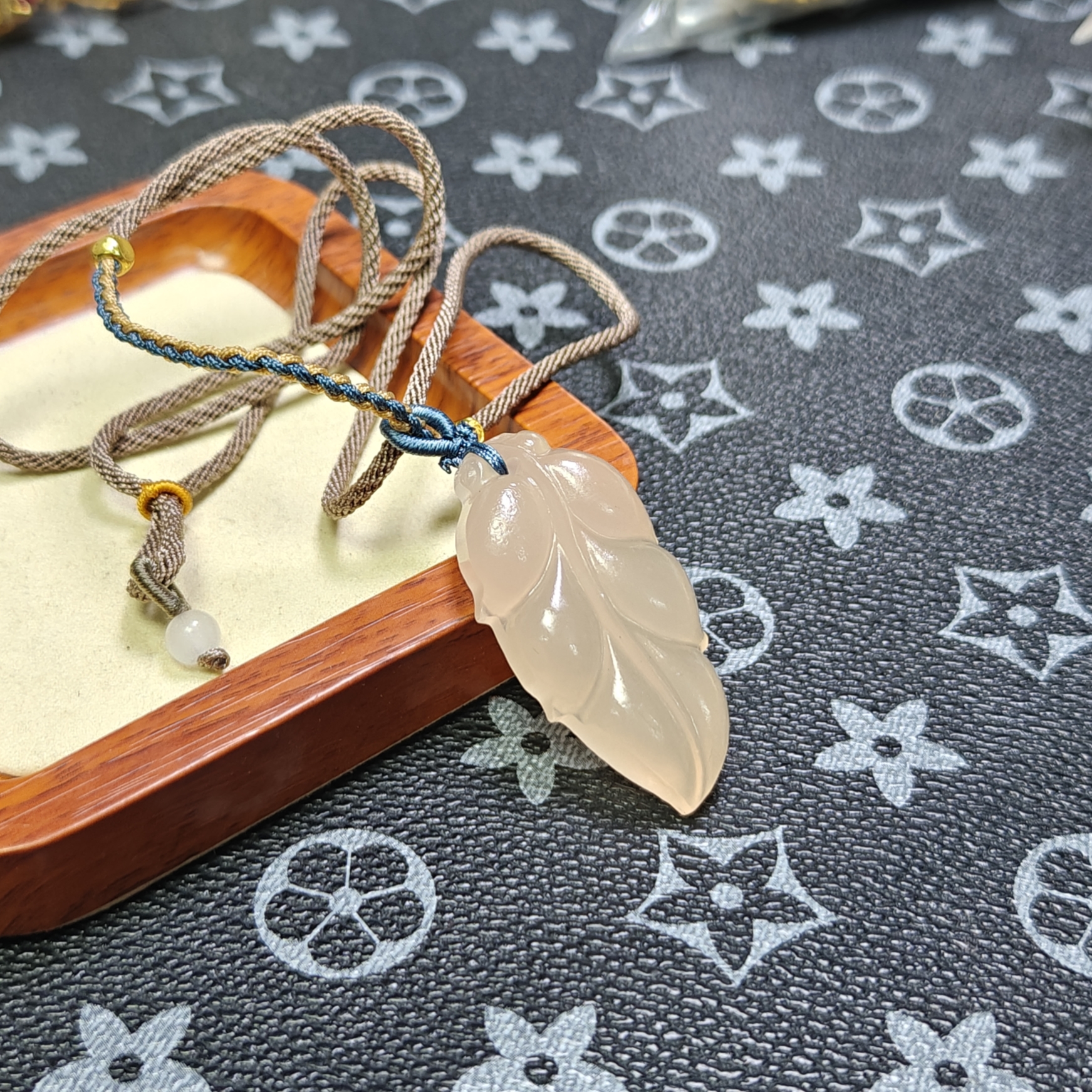 [停业清货]藕粉色叶子吊坠-272-多样性发一