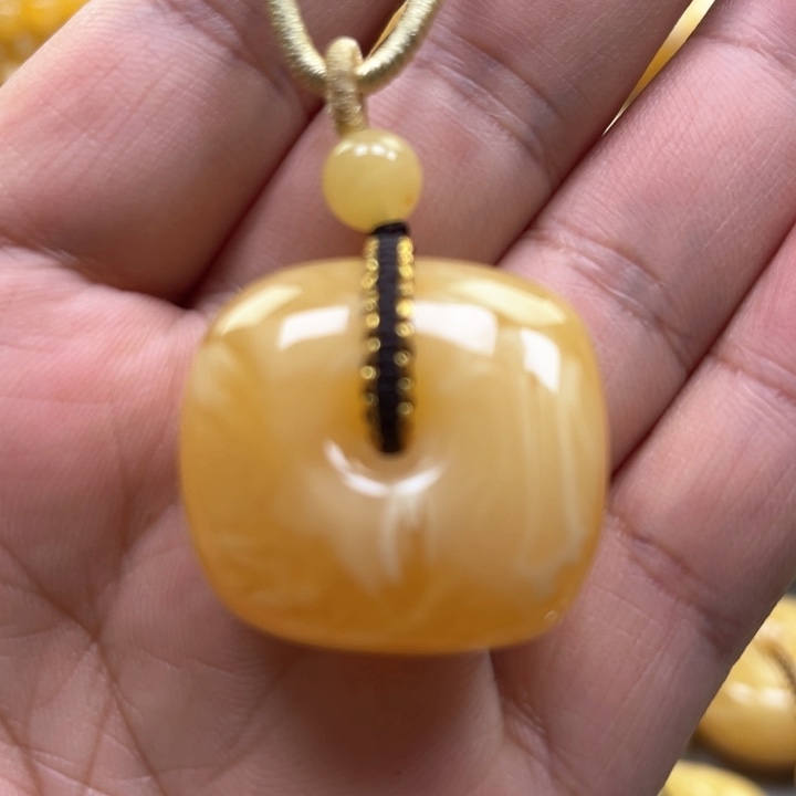 琥珀颈饰未镶嵌吊坠