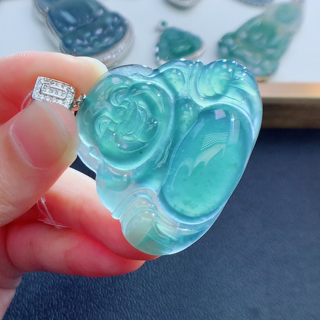 翡翠颈饰未镶嵌翡翠