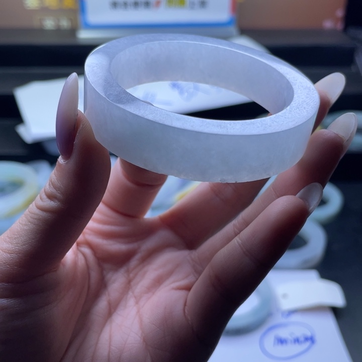 琼***定制翡翠未镶嵌翡翠手镯