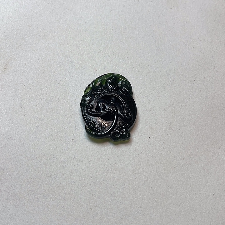 源***泉蛇纹石玉未镶嵌颈饰