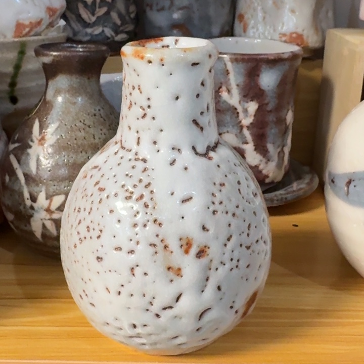 请***仔一个花器的价格是