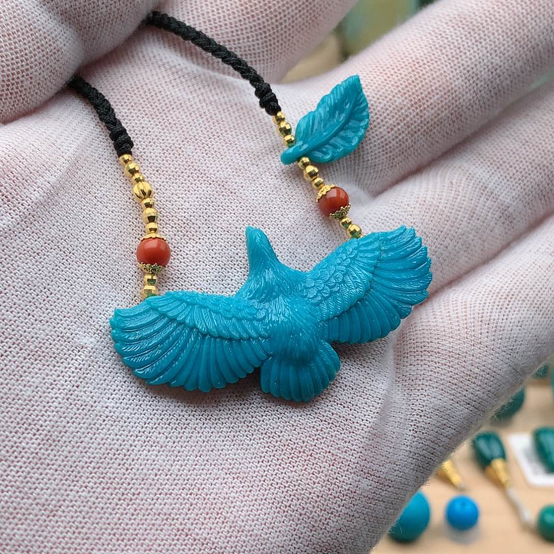 绿松石未镶嵌颈饰