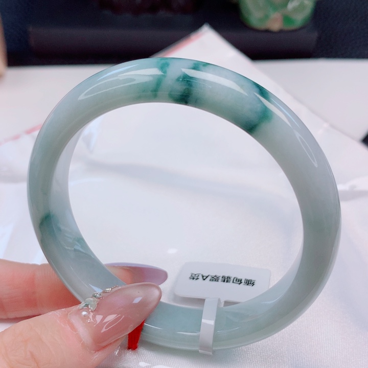 翡翠未镶嵌手镯56圈